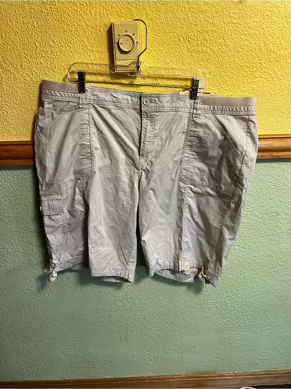 St. John’s Bay Women’s Light Gray Lightweight Cargo Shorts #cargoshorts #casual